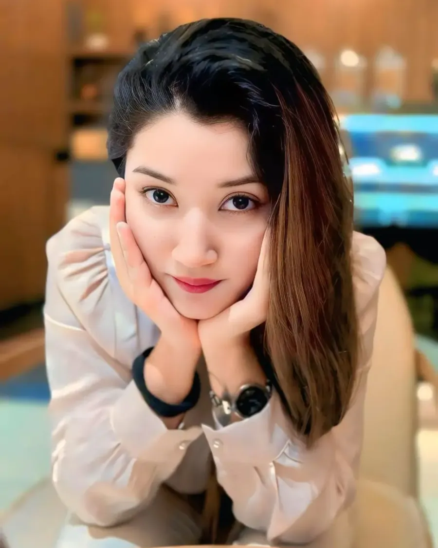 Kaira Menon, verified companion in MG Road